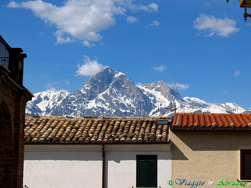 06-P4013084+.jpg - 06-P4013084+.jpg - Il Monte Corno (2.912 m., la vetta più alta degli Appennini).